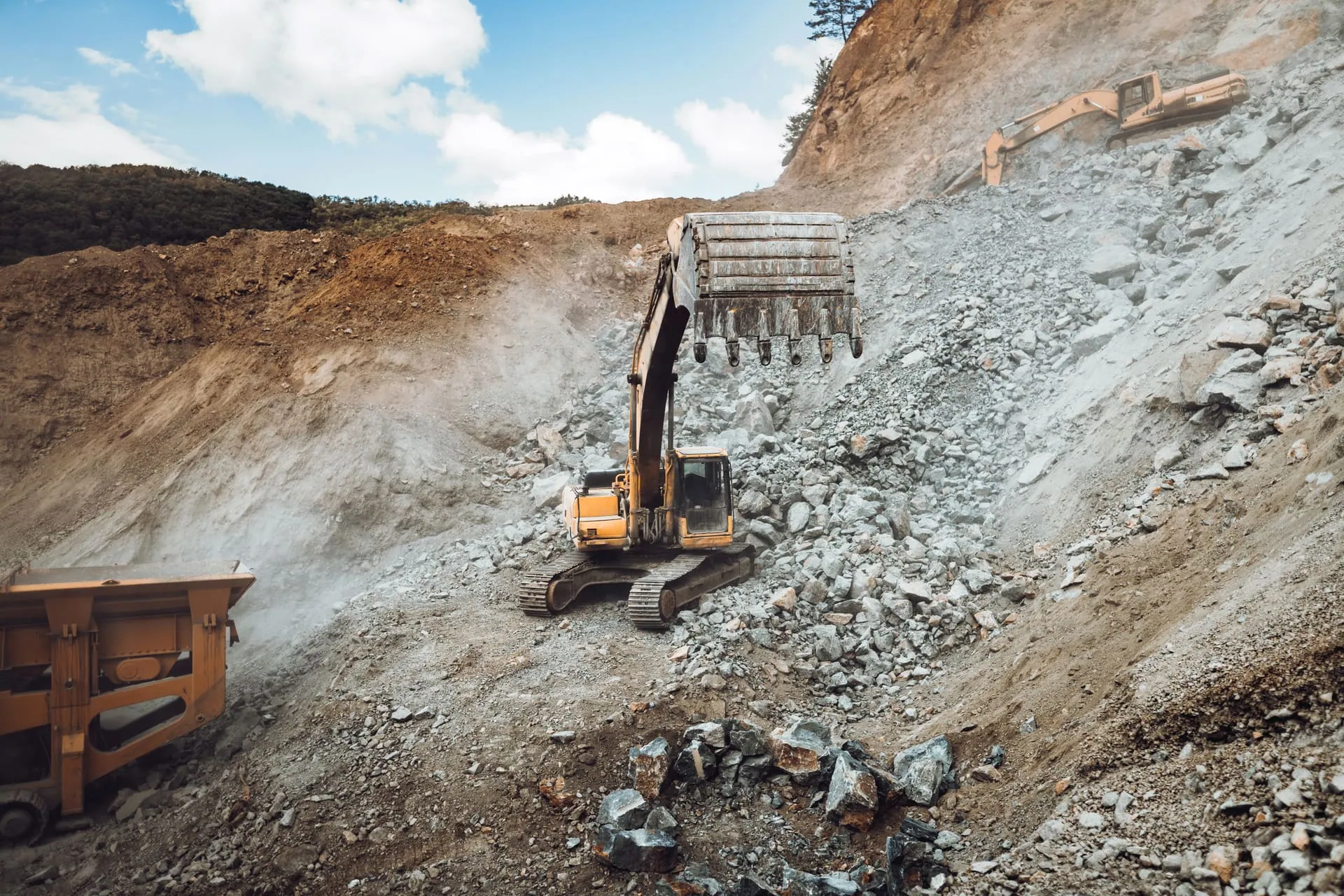 Mixed heavy fleet working a Ghana mining and construction operation at scale