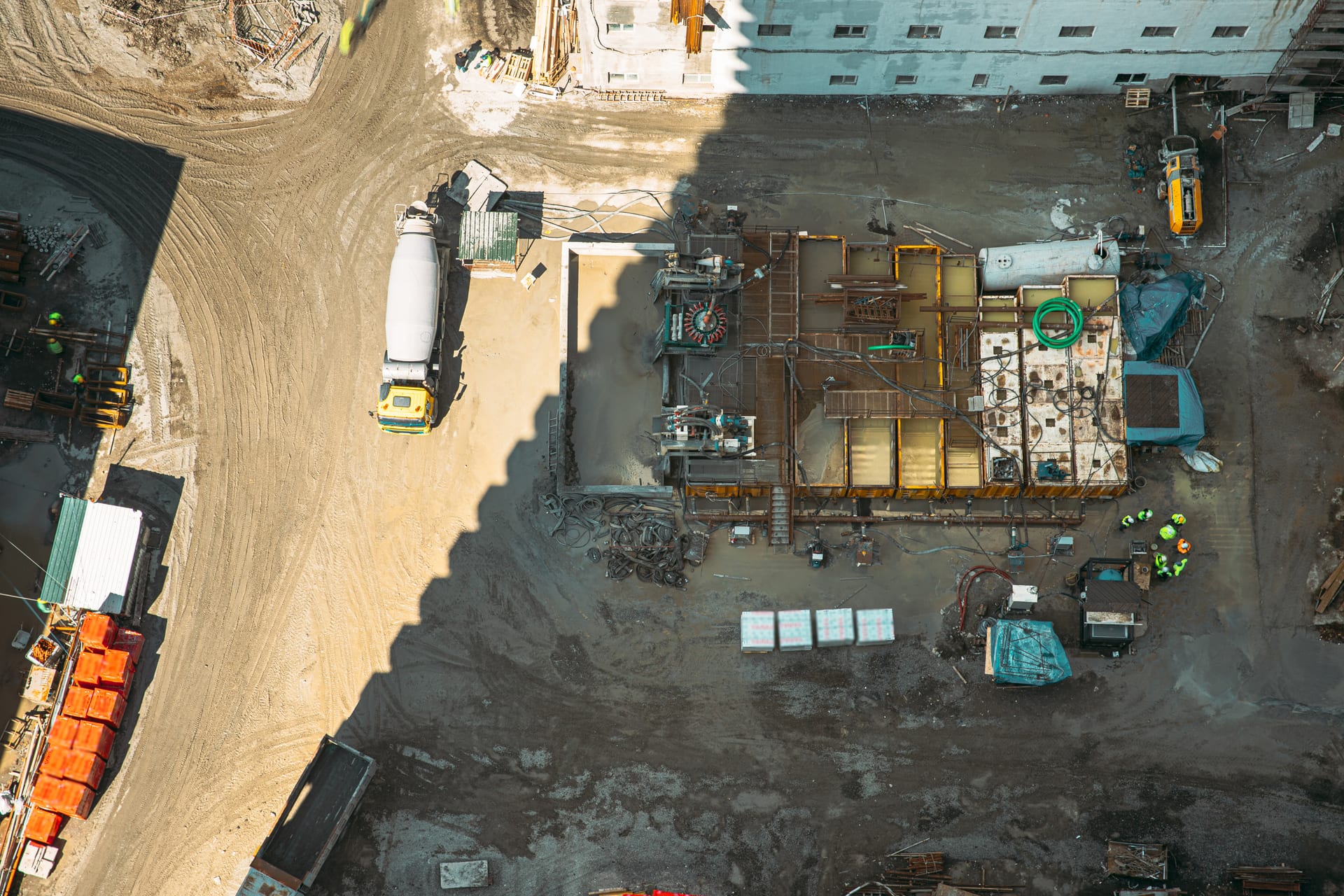 Construction site in Ghana with mixed fleet and supervisor